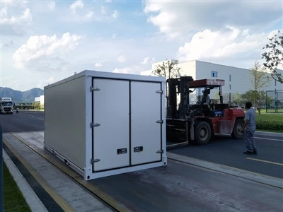 Utforming av honeycomb-paneler for CKD og knock--down-strukturer: strukturell...